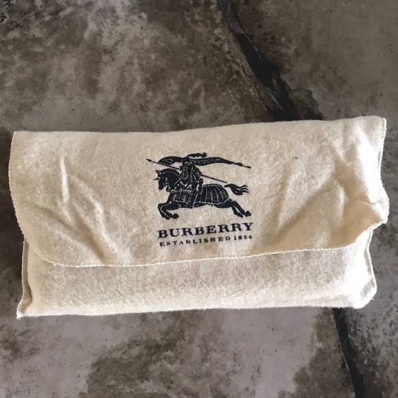 Burberry Smoke Nova Check Wallet - Picture 4 of 8